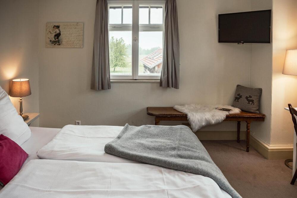 Allgaeuer Genusshotel Und Historischer Dorfgasthof Hirsch Leutkirch im Allgäu Exterior foto
